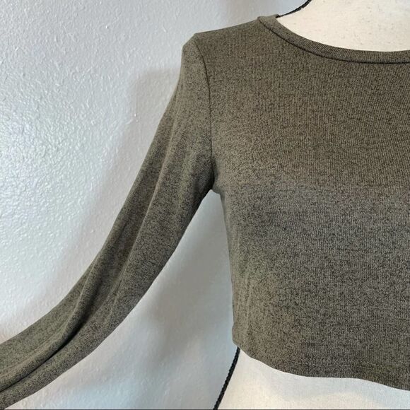 Rustic Rose Long Sleeve Cropped Top - Picture 4 of 8